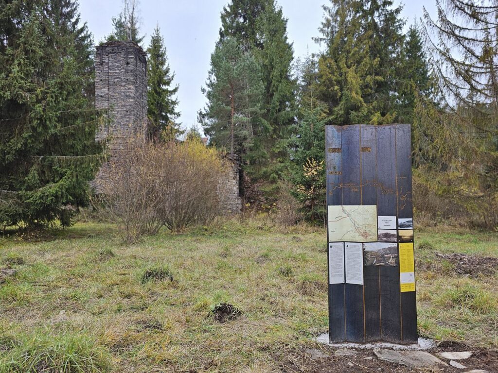 Coburgovská železná cesta - informačný panel vo Vaľkovni, časti Nová Maša