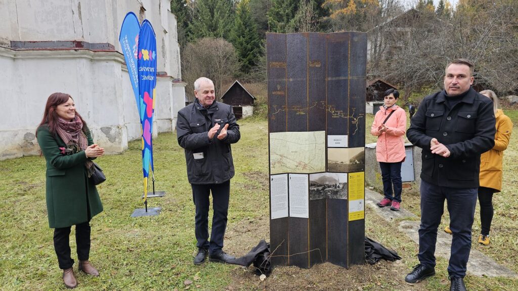 Coburgovská železná cesta - odhalenie informačného panela v dedine Vaľkovňa