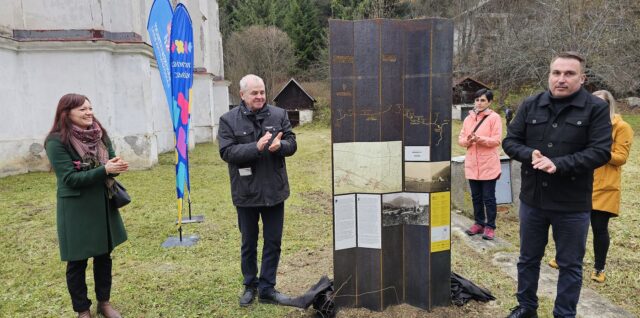 Coburgovská železná cesta - odhalenie informačného panela v dedine Vaľkovňa