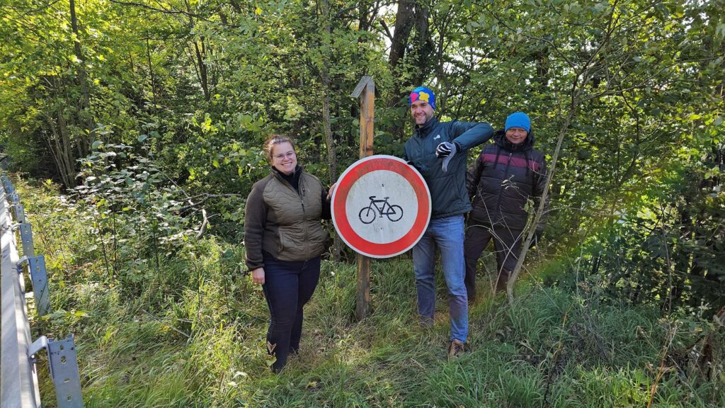 Demontovanie tabule zákaz vjazdu cyklistom