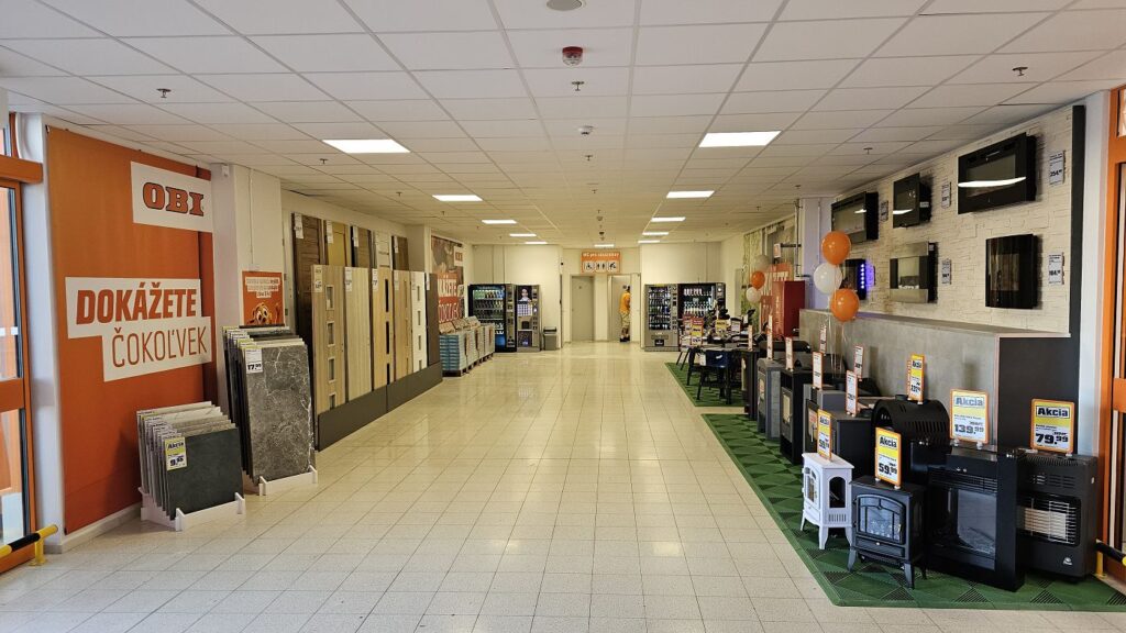 Vstupné priestory predajne OBI R. Sobota