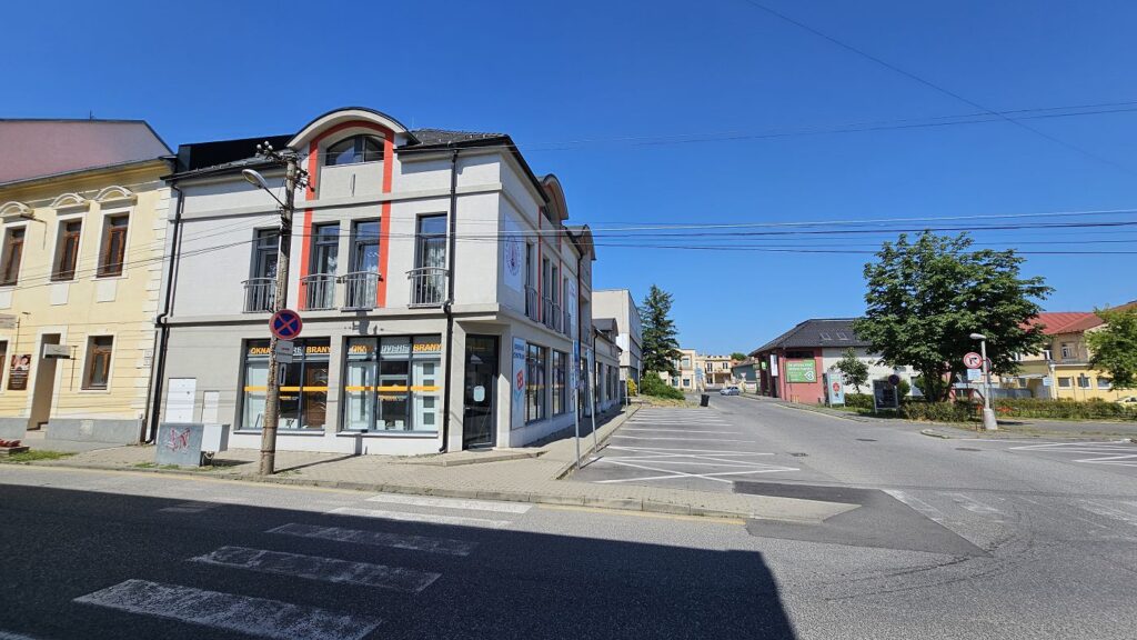 Archeologický výskum bol robený aj pod touto budovou