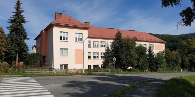 Budova bývalého Gymnázia Mateja Hrebendu Hnúšťa