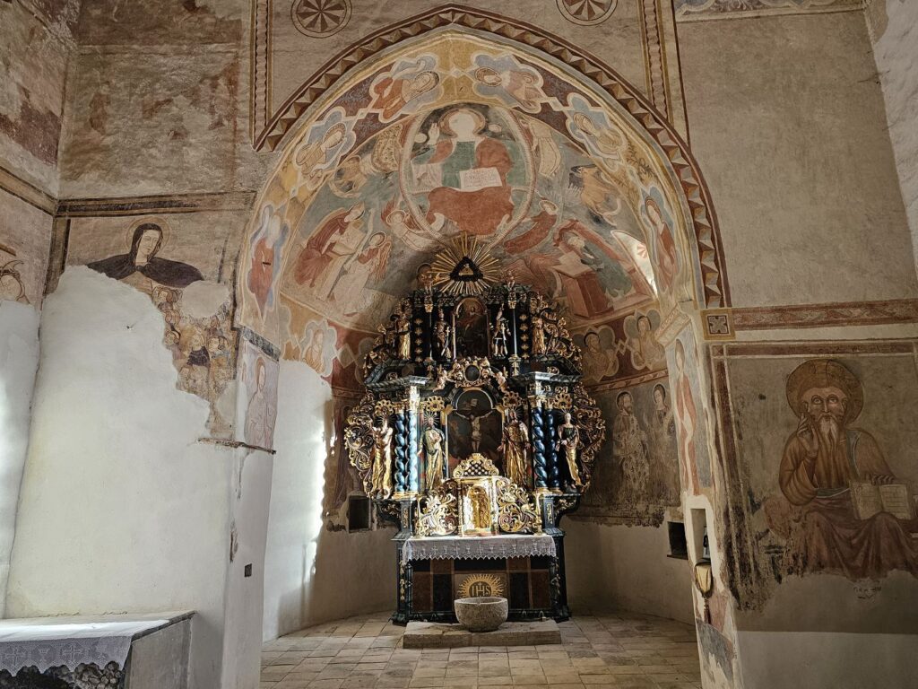 Interiér kostola v Rákoši