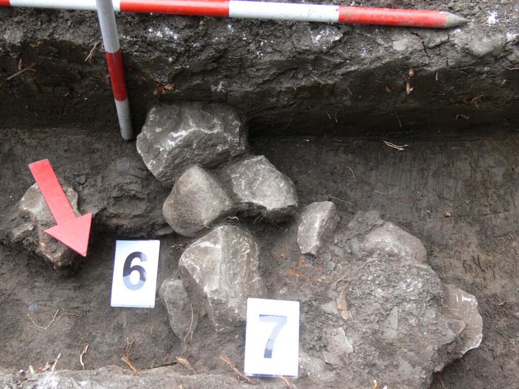 Nálezy žiarových hrobov na Daxnerovej ulici, stredná doba bronzová, pilinská kultúra