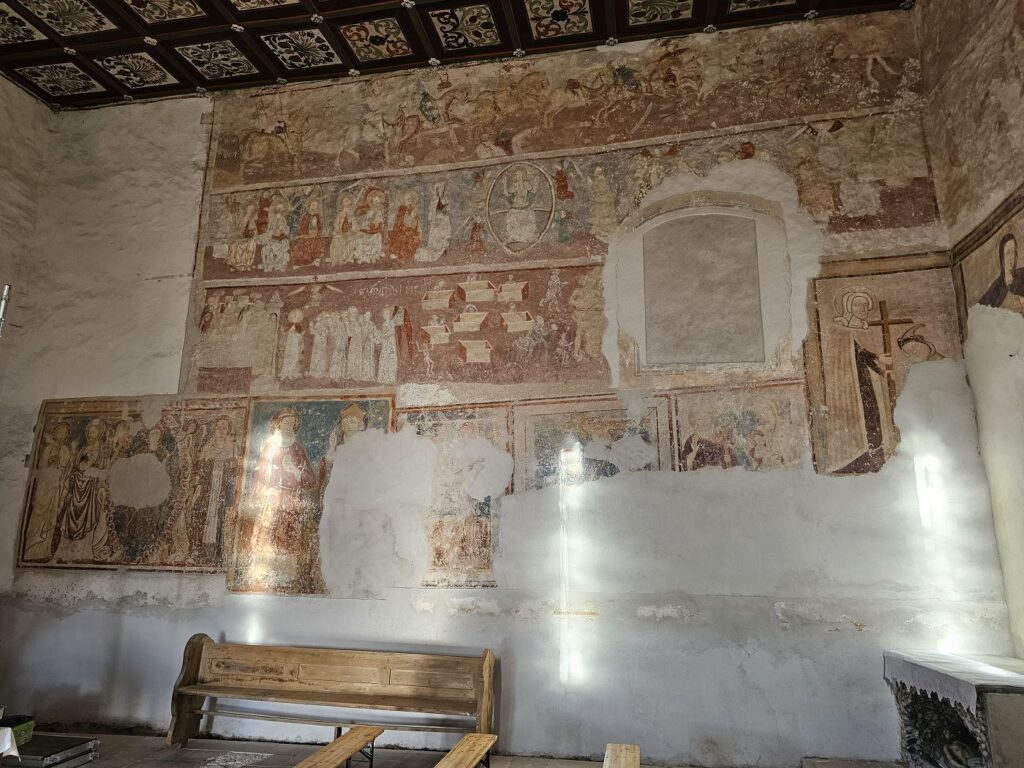 Nástenné maľby v kostole Rákoš