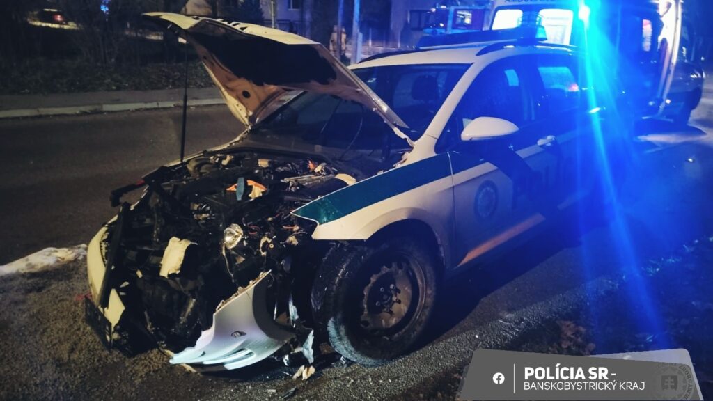 Nehoda, policajné auto, Revúca