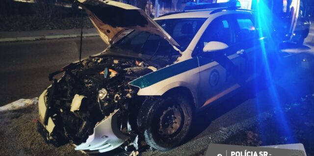 Nehoda, policajné auto, Revúca