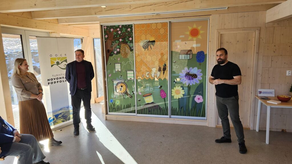 Nová nástenná ilustrácia vo včelnici Včelí kRaj