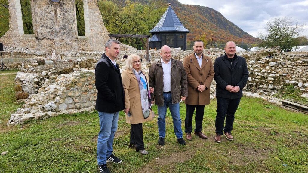 Rudolf Huliak v Gombaseku s predstaviteľmi OZ Sine Metu