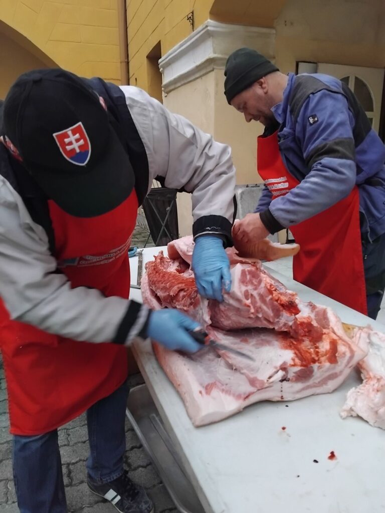 Zabíjačka, spracovanie mäsa