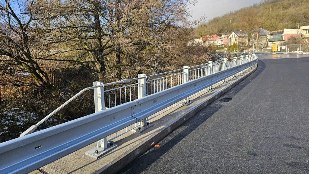 Zábradlie na moste Hnúšťa