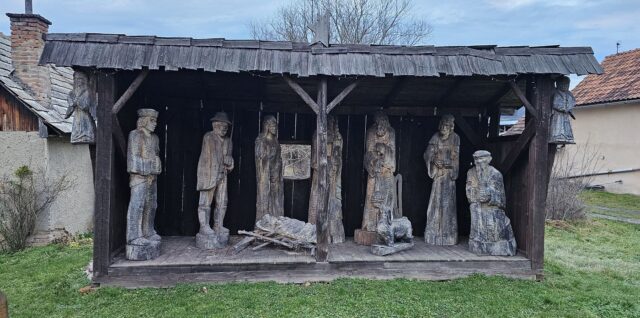 Drevený betlehem, ktorý vytvoril