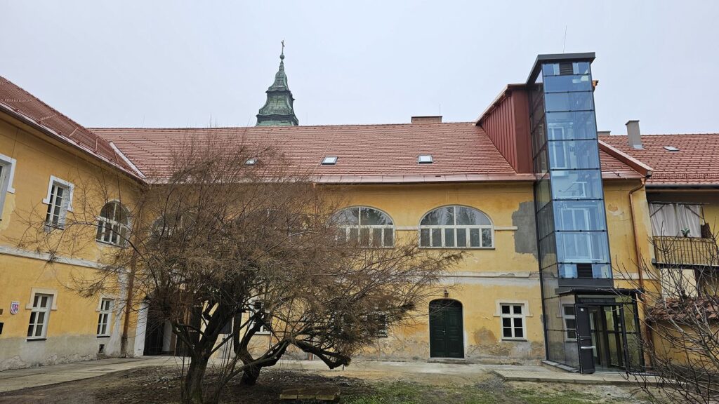 Nový výťah pri budove Novohradského múzea a galérie (NMG)