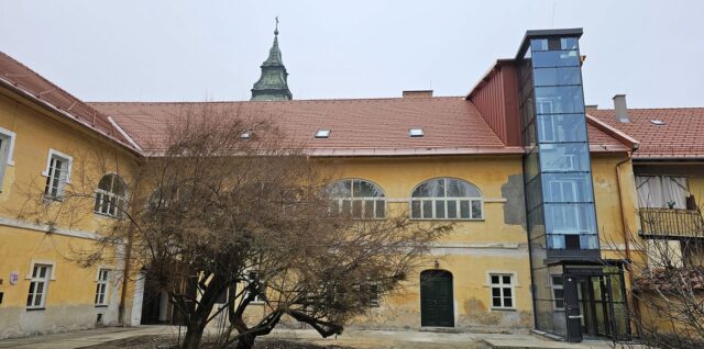 Nový výťah pri budove Novohradského múzea a galérie (NMG)