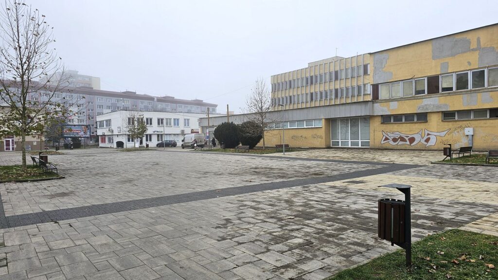 Pošta Rimavská Sobota a 'námestie' pri nej