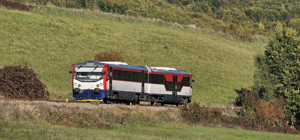 Vlak, železnica, trať Poltár - Kokava nad Rimavicou - Utekáč