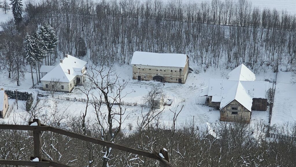 Ebeczkého kúria pri pohľade z hradu