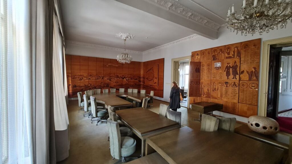 Jedna z hlavných miestností Jakabovho paláca