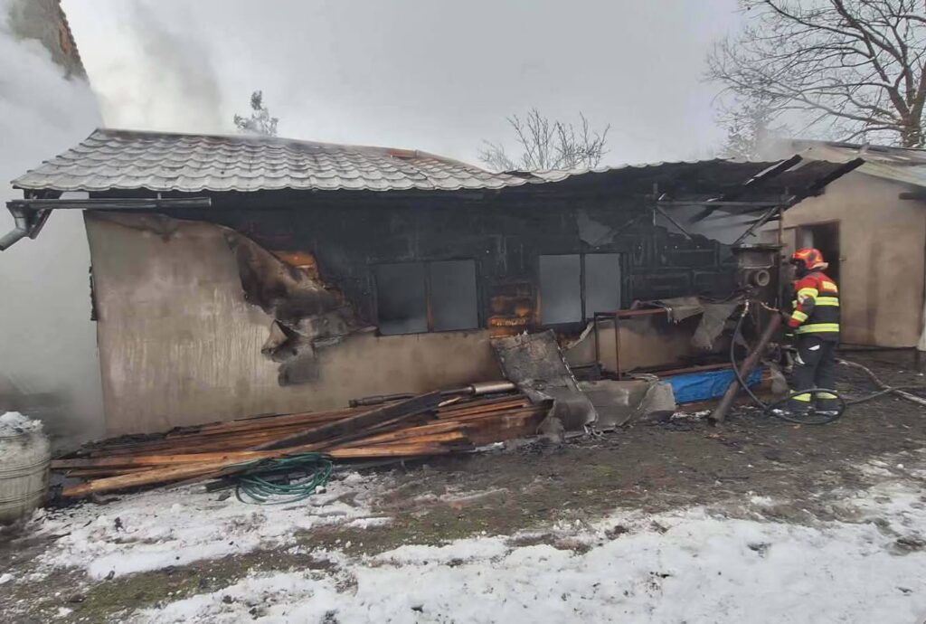 Lučenec- požiar dielne, hasiči, HaZZ