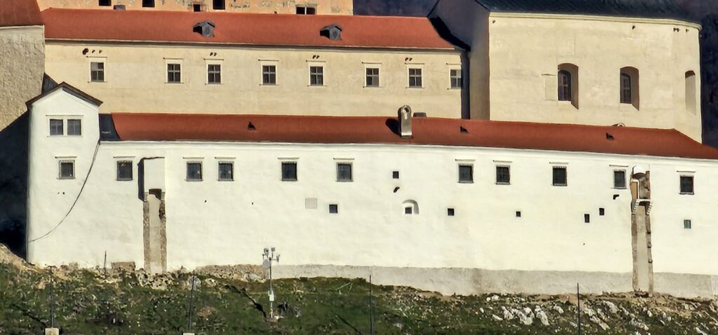 Obnovený dolný hrad Krásnej Hôrky