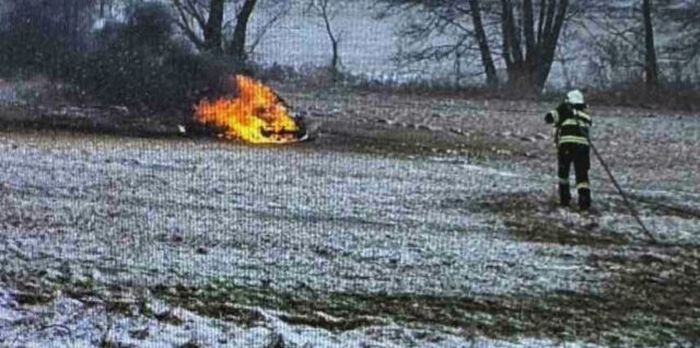 Korytárky, zhorené telo, horiace auto