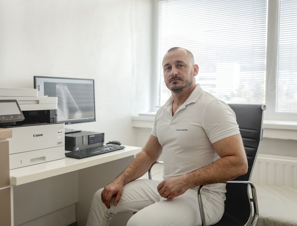 MUDr. Tibor Varga z chirurgického oddelenia Nemocnice Penta Hospitals Rožňava