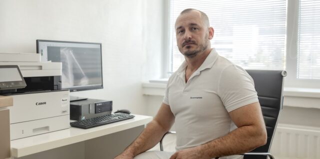 MUDr. Tibor Varga z chirurgického oddelenia Nemocnice Penta Hospitals Rožňava