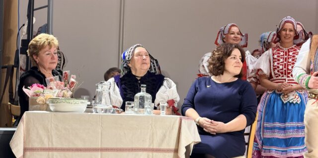 Mária Brdárska-Janoška (v strede)