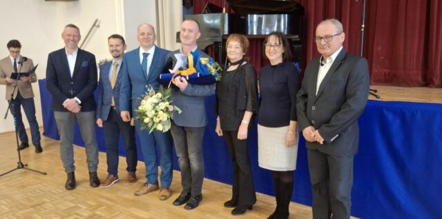 Ocenený darca krvi Jozef Kuchta (v strede)