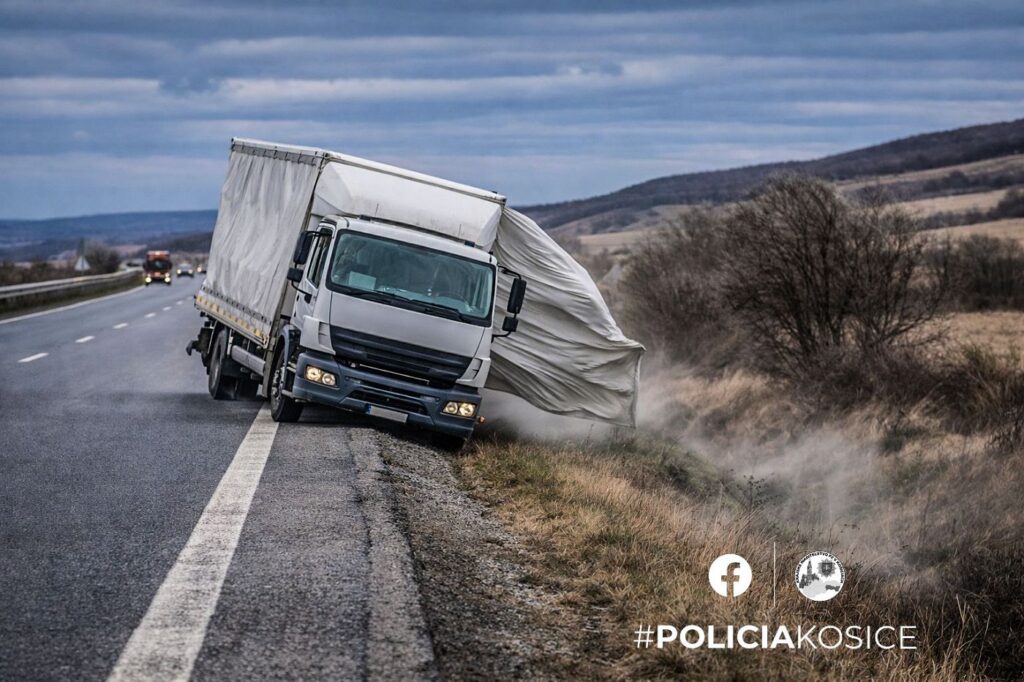 Odfúknutá dodávka, Dvorníky-Včeláre, vietor, polícia