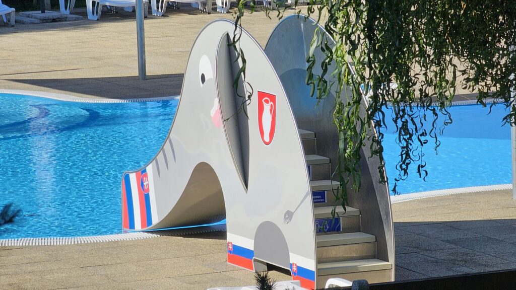 Poltár, kúpalisko, atrakcia, sloník, šmýkačka, okresné mesto