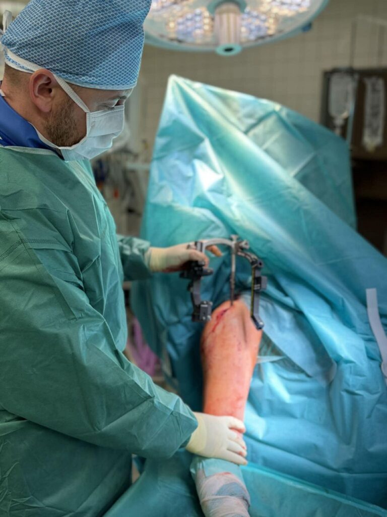 Rožňavská nemocnica použila pri operácii ramena inovatívny titánový klinec