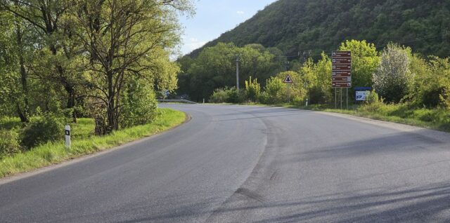 Cesta medzi Plešivcom a Bohúňovom