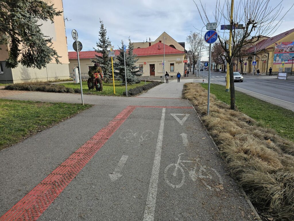 Cyklocesta na Ulici Československej armády Brezno