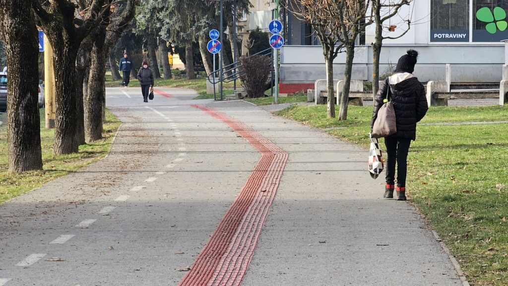 Cyklocesta na Ulici Československej armády v Brezne