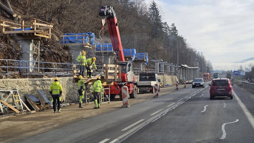 Cyklolávka počas výstavby v decembri 2025