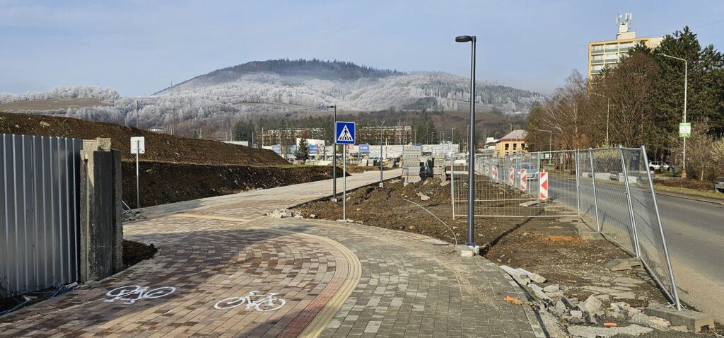 Nová cyklocesta na Ulici Fraňa Kráľa v meste Brezno
