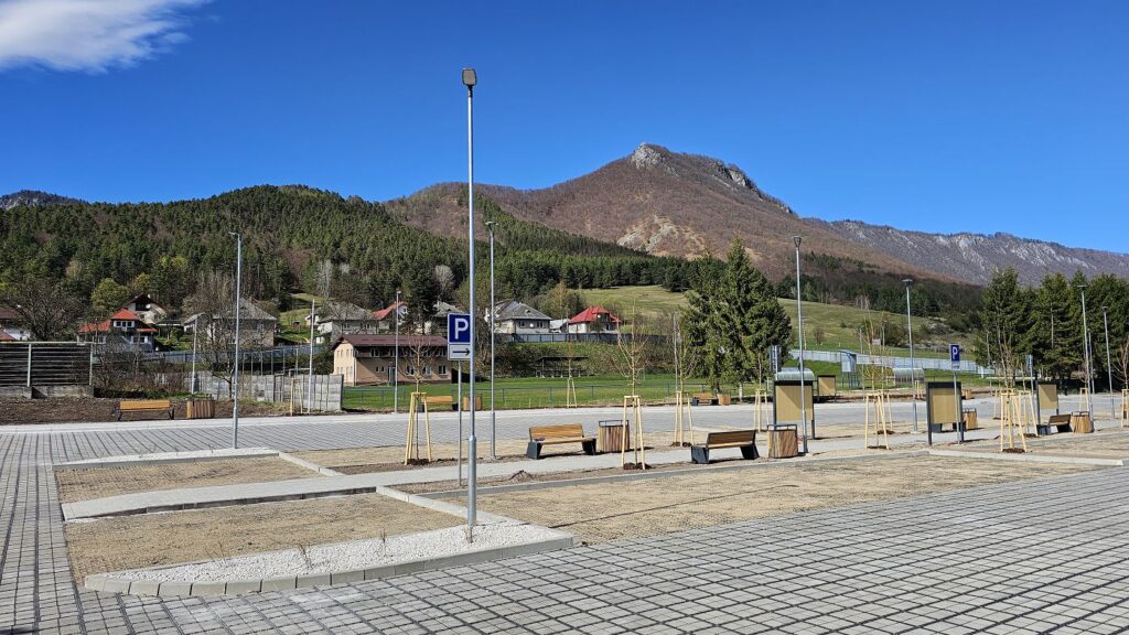 Parkovisko pod Muránskym hradom