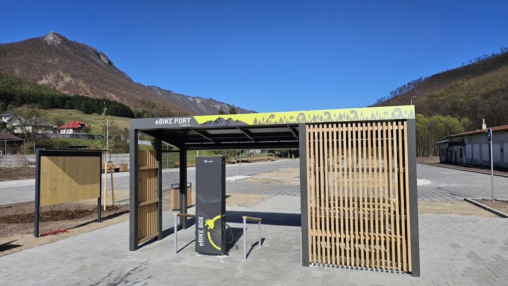 Prístrešok na parkovisku v Muráni