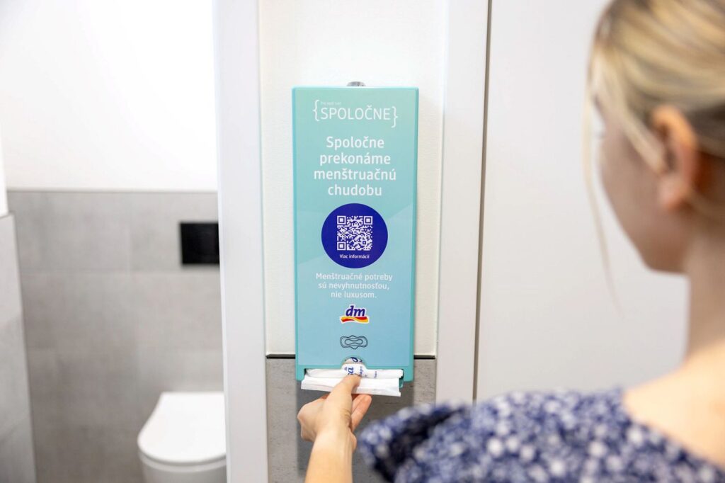 Automat na menštruačné potreby, zásobník
