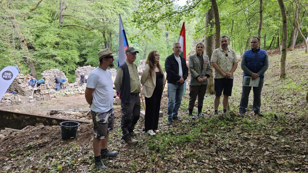 Druhý zľava Lajos Gaál, Mária Vajda Susányi, Rastislav Trnka, Julianna Máté a Örs Orosz