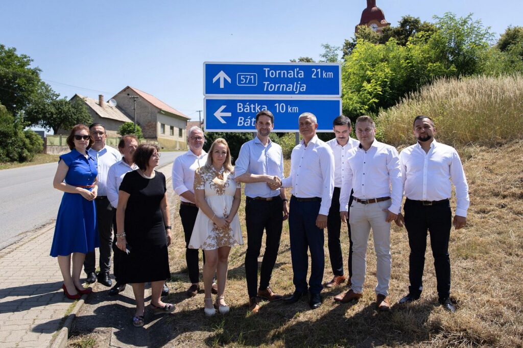 Dvojjazyčné smerové tabule, Aliancia