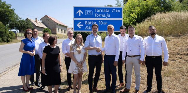 Dvojjazyčné smerové tabule, Aliancia