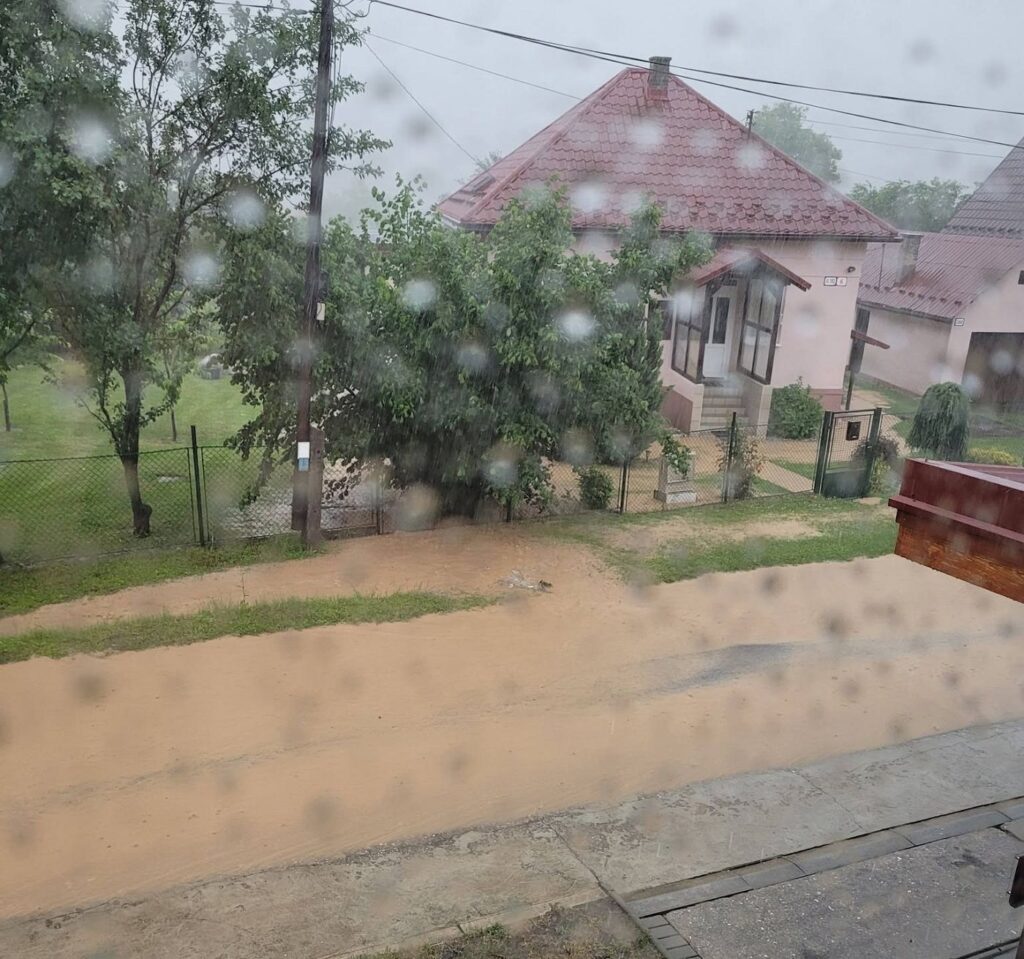 Zaplavená ulica v Hnúšti - Skalici