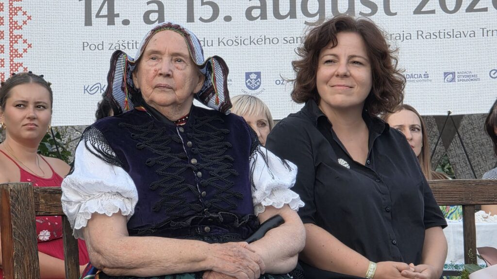 Folkloristka Mária Brdárska-Janoška a etnomuzikologička Alžbeta Lukáčová