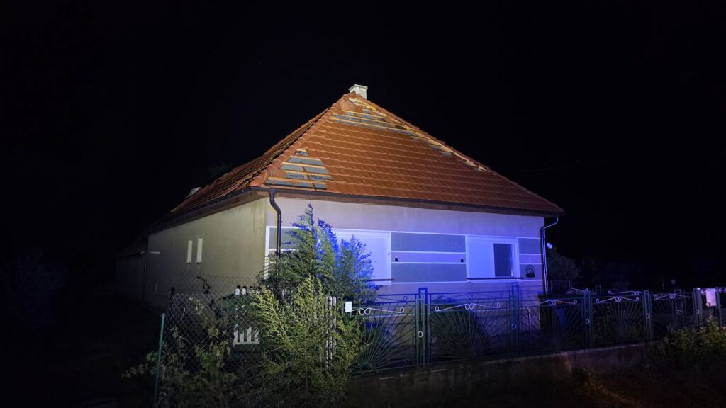 Jeden z poškodených domov v Ruminciach